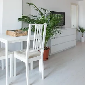 Апартаменты Airport - 5 Mins From Airport, Отопени