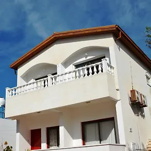 karistos-apartments.hotelsatayianapa.com/