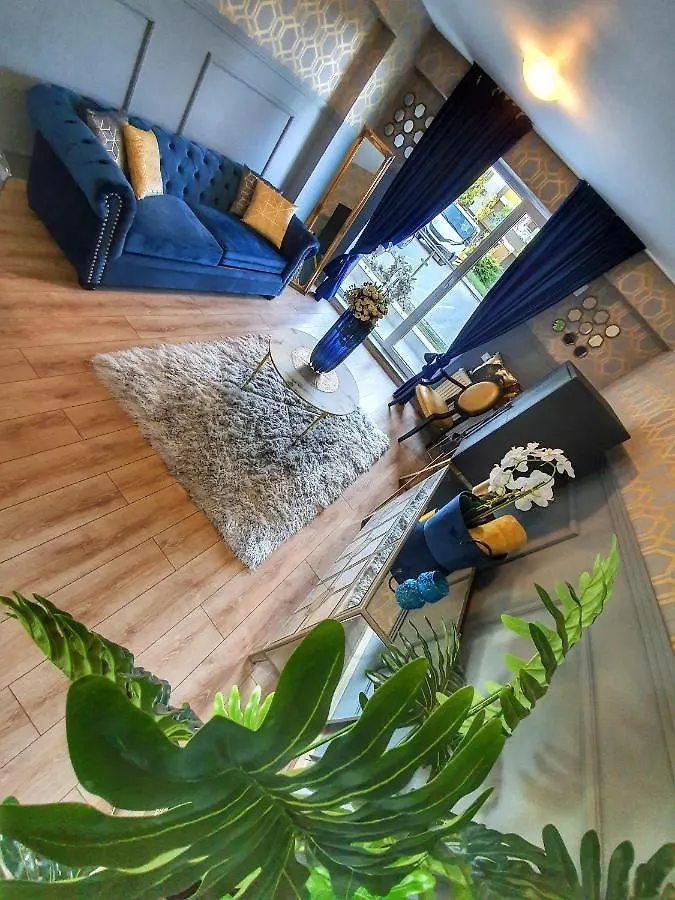 Portobella Airport Aparthotel - Self Check In Otopeni Apartment